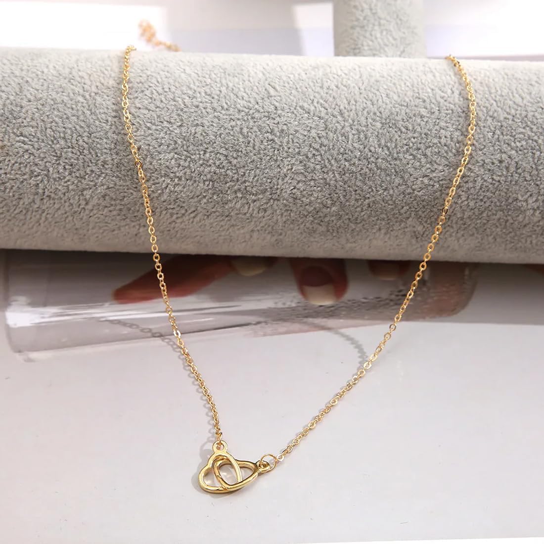Caja de rosa con collar de doble anillo de corazón oro