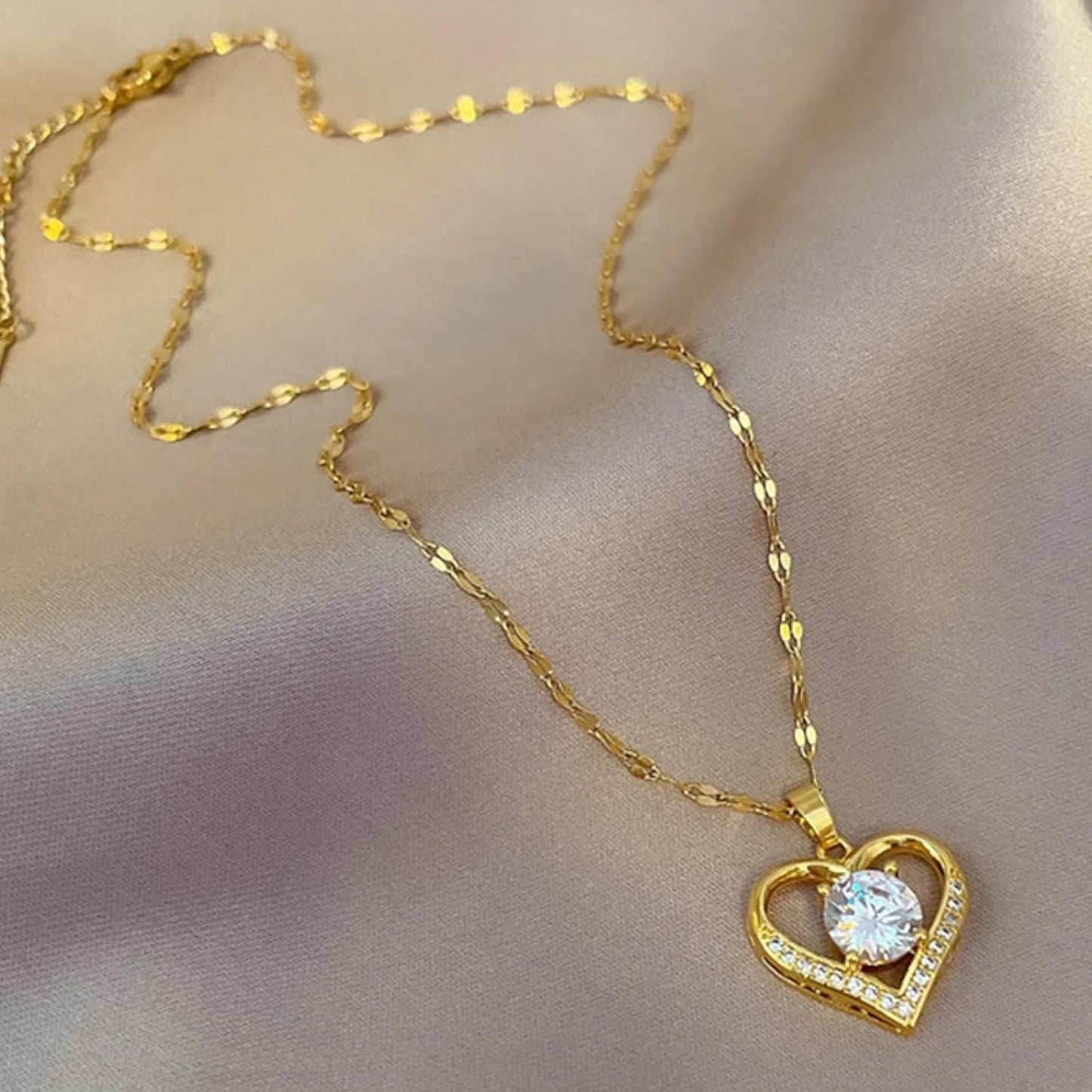 Caja de rosa con Collar de Corazón con Diamante